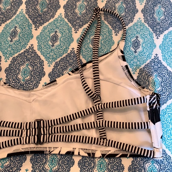 Old Navy scoop bikini top size large - Picture 6 of 9